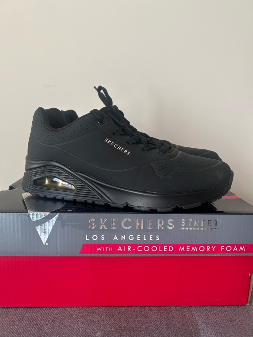 Skechers Black Women's Low-Top Sneakers with Visible Air Cushion